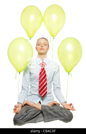 Business-Frau in Lotus Pose sitzen und fliegen auf Luftballons, meditieren Stockfoto