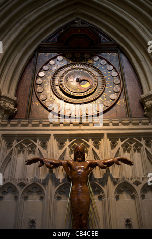 Die Brunnen-Uhr am nördlichen Querschiff in Wells Cathedral ist das zweite älteste Uhr in Großbritannien und der dritte in der Welt Stockfoto