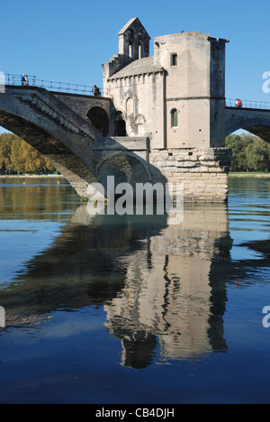 Le Pont d ' Avignon (Brücke von Avignon), auch bekannt als die Brücke Saint-Bénezet. Avignon, Vaucluse, Provence-Alpes-Côte d ' Azur, Frankreich. Stockfoto