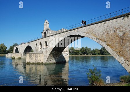 Le Pont d ' Avignon (Brücke von Avignon), auch bekannt als die Brücke Saint-Bénezet. Avignon, Vaucluse, Provence-Alpes-Côte d ' Azur, Frankreich. Stockfoto