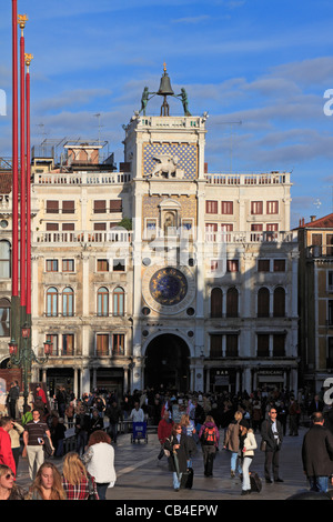 Der Torre Orologio, Markusplatz Clocktower in St. Markus Platz, Venedig, Italien, Europa. Stockfoto