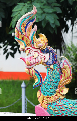 Naga-Statue in einem Tempelgelände in einem Dorf im Issan, Thailand. Stockfoto