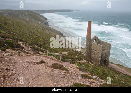 Wheal Coates Zinnmine, Kapelle Porth an einem stürmischen Tag Stockfoto