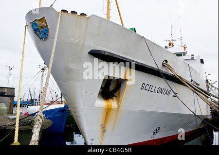 Die Scillonian III gefesselt in Penzance Dock Stockfoto