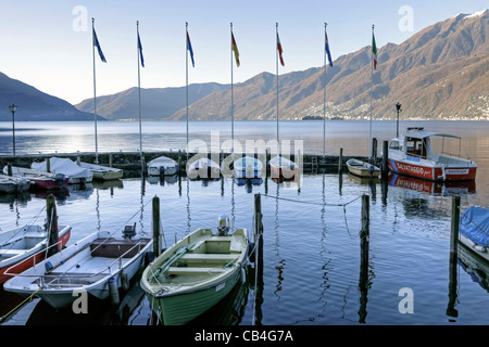 Alter Hafen von Ascona, Tessin, Schweiz, am frühen Morgen Stockfoto