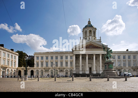 Die Place Royale mit Statue von Gottfried von Bouillon und die Kirche von Saint Jacques-Sur-Coudenberg, Brüssel, Belgien Stockfoto