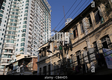 Gegenüberstellung zwischen neuen modernen China und alte traditionelle China, Xiamen. Stockfoto