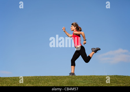 Teenager-Student mit Angst an seiner Schule (Tiefenschärfe) Stockfoto