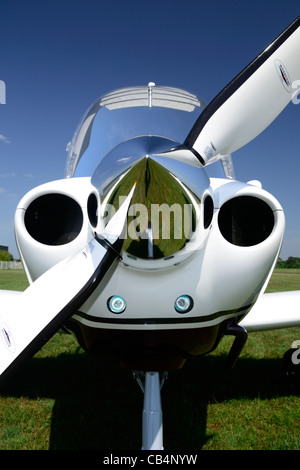 Frontansicht aus kleinen Sport-Europäische LSA Aerospool Dynamic Turbo-Flugzeug Stockfoto