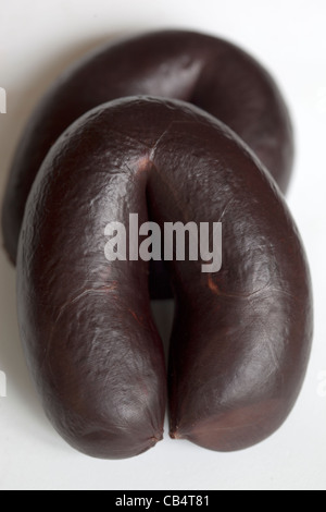 Black Pudding, wie er auf dem Bury Market verkauft wird - ein Beispiel für die seltsamen oder seltsamen Speisen, die von Menschen auf der ganzen Welt gegessen werden Stockfoto