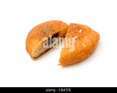 Ein Jam-Donut In zwei Hälften geschnitten Stockfoto