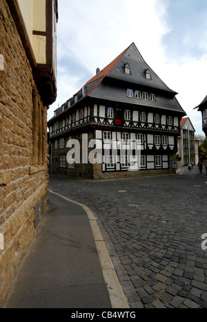 Die halbe Fachwerkhaus Gebäude und gepflasterten Straßen dieser einzigartigen 1000 Jahre alten Stadt Goslar, Deutschland. Stockfoto