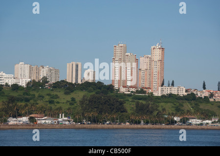 Afrika, Mosambik Maputo. Indischen Ozean Aussicht auf die Hauptstadt Maputo City von Maputo-Bucht. Stockfoto