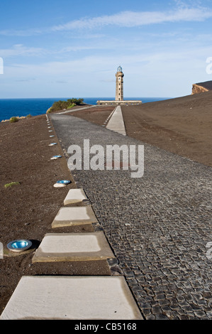 PORTUGAL, Azoren, Faial, Ponta Dos Capelinhos, Besucherzentrum für die 1958 Eruption mit Leuchtturm Stockfoto