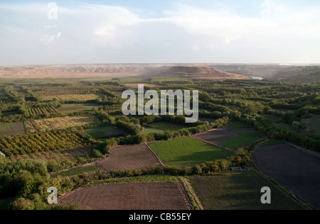 Ackerland im Tigris River Valley am Rande der kurdischen Stadt Diyarbakir, in der östlichen Anatolien Region im Südosten der Türkei. Stockfoto