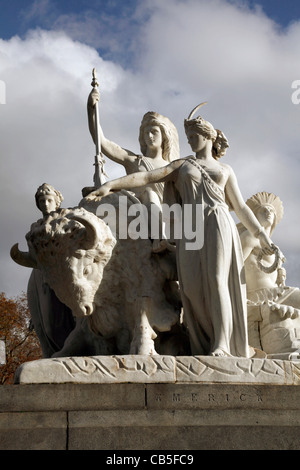 Statuen am Albert Memorial im Hyde Park, London, UK Stockfoto