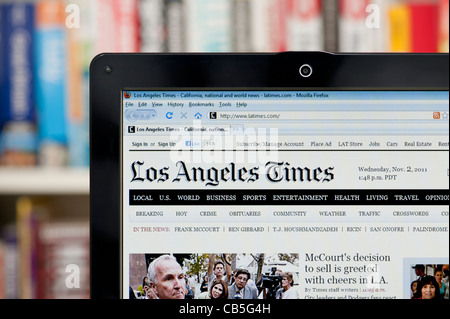 Die Los Angeles Times Website erschossen vor einem Bücherregal-Hintergrund (nur zur redaktionellen Verwendung: print, TV, e-Book und redaktionelle Webseite). Stockfoto