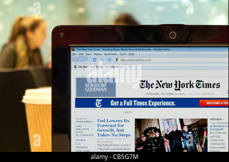 Die New York Times Website erschossen in einem Coffee-Shop-Umfeld (nur zur redaktionellen Verwendung: print, TV, e-Book und redaktionelle Webseite). Stockfoto