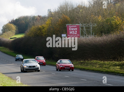 Schild an der A413 in der Nähe von Amersham, drängen "Dave" der Premierminister, der HS2 Schiene Vorschlag Pläne zu überdenken. Stockfoto