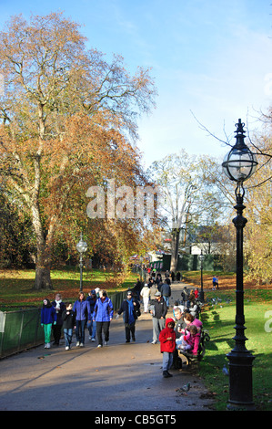 Weg zum "Winter Wonderland" Hydepark, City of Westminster, London, Greater London, England, Vereinigtes Königreich Stockfoto