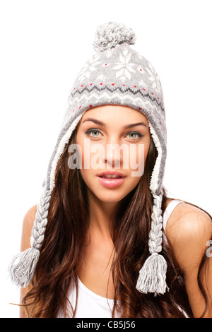 schöne Frau mit Wintermütze auf weißem Hintergrund Stockfoto