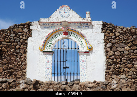 Die Tore zum Friedhof in Cabanaconde Colca Canyon, Peru Stockfoto