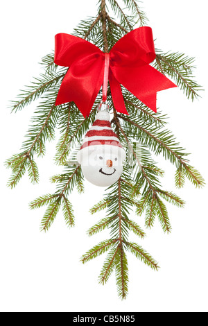 Weihnachtsbaum mit Christbaumschmuck auf weißem Hintergrund Stockfoto