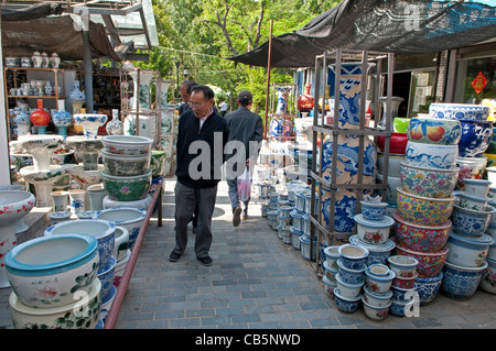 China, Provinz Jiangsu, Yangzhou, Keramik Töpfe für die Pflanzen und dekorativen Innenstadt Kanalseite Straßenmarkt. Stockfoto