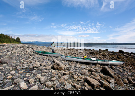 Kajakfahrer im Glacier-Bay-Nationalpark. Alaska. USA Stockfoto