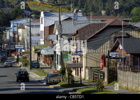 Alte Häuser am San Francisco Street, Puerto Varas, Seenplatte, Chile, Südamerika Stockfoto