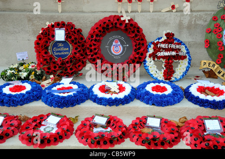Denkmal-Kränze auf dem Kenotaph, Whitehall, London Stockfoto