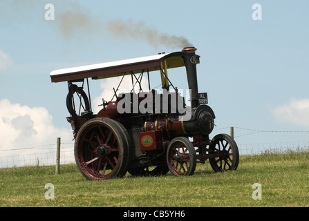 Ein Tasker B2 Cabrio Traktor, gebaut 1923, R/n KL9885, W/n 1902 im Bild bei der Wiston Steam Rally in West Sussex. Stockfoto