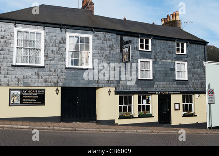 Blick entlang der Zisterne Street an der Spitze der Totnes, Devon Stockfoto