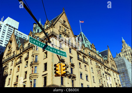 Die Außenseite des Dakota Gebäude in Central Park West Manhattan New York NEW YORK CITY USA, wo John Lennon mit Yoko lebte, bevor er ermordet wurde. Stockfoto