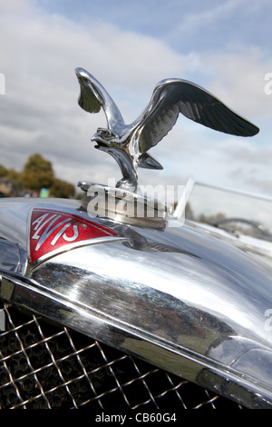 Oldtimer Alvis Car Maskottchen Stockfoto