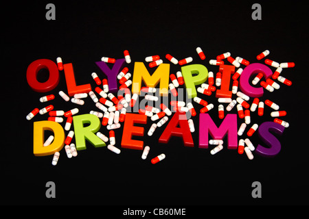 "Olympic Dreams" Dinkel mit Magnetbuchstaben umgeben von Drogen Kapseln Stockfoto