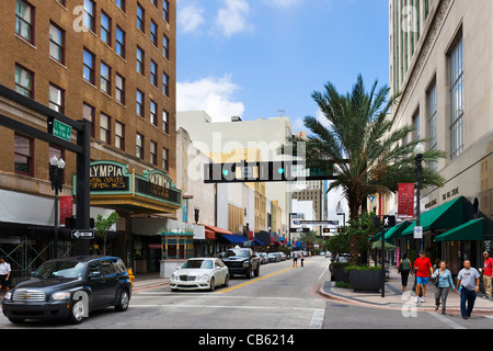 Geschäfte und Olympia Theater am East Flagler Street in der Innenstadt von Miami, Florida, USA Stockfoto
