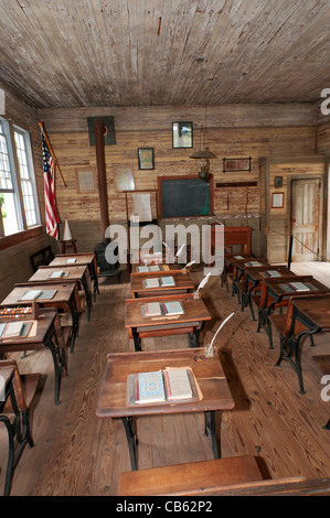 Alabama, Montgomery, Alabama Altstadt, Heimatmuseum, Adams Kapelle Schule, ca. 1895, McGuffeys Reader auf Tischplatte Leben Stockfoto