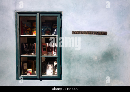 Frank Kafka Haus in Golden Lane, die Straße von Hütten der Handwerker innerhalb der Burgmauern, Prag, Tschechische Republik Stockfoto