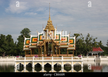 Aisawan Dhiphya-Asana-Pavillon auf der Bang Pa-in Königspalast (Sommerpalast), Provinz Ayutthaya, Thailand Stockfoto