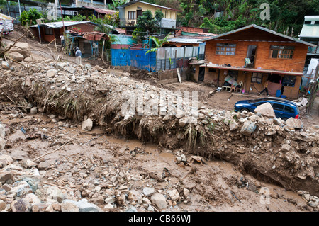 Erdrutsche nach heftigen Regenfällen in San Antonio de Escazú Zentraltal Costa Rica November 2010 Stockfoto