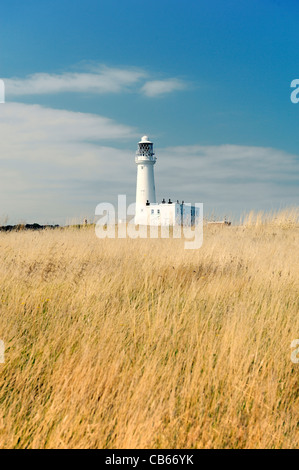 Flamborough Head Leuchtturm an der Nordsee Küste von East Yorkshire, England, UK. Stockfoto