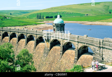 Craig Goch Reservoir dam, dem nördlichsten Teil des späten 19 C. Elan Valley Wasserreservoirs Komplex in Powys, Mitte Wales, UK Stockfoto