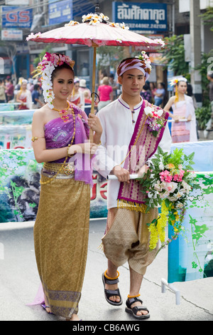 Thailand, Chiang Mai, paar in Thai Tracht auf dem Chiang Mai Flower Festival Stockfoto