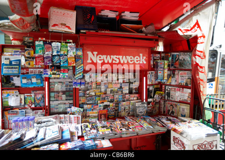 Newsweek Stall Zeitungskiosk im zentralen Innenstadt, Insel Hongkong, Sonderverwaltungsregion Hongkong, china Stockfoto