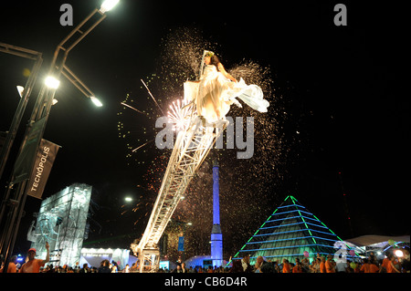 Fuerza Bruta "La Argentina" Schau Schließung Veranstaltung Tecnopolis Science and Technology Fair. Stockfoto