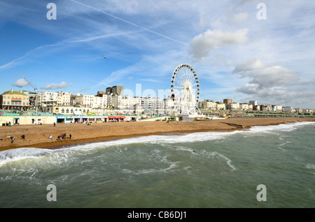 Fähren-Rad in Brighton Beach von der Pier - England Stockfoto