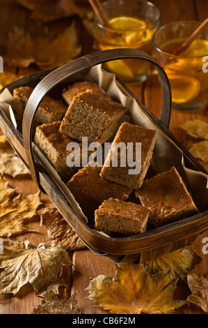 Parkin.Traditional Haferflocken und Ingwer Kuchen Stockfoto
