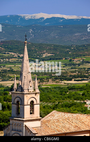 Kirche in Bonnieux mit Mont Ventoux hinaus Provence Frankreich Stockfoto