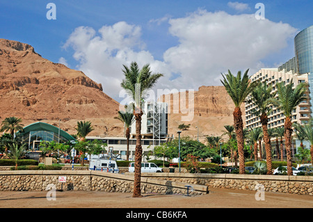 Blick vom Strand auf die Hotels und die Berge, Totes Meer, Israel, Asien Stockfoto